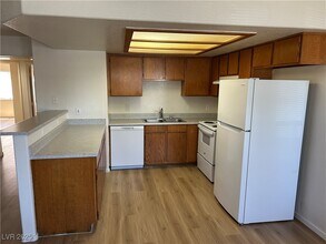 Building Photo - 6553 McRae Ave