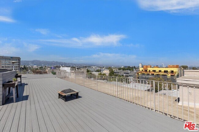 Foto del edificio - 1450 S Beverly Dr