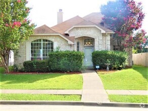 Building Photo - 2713 Clearwater Dr