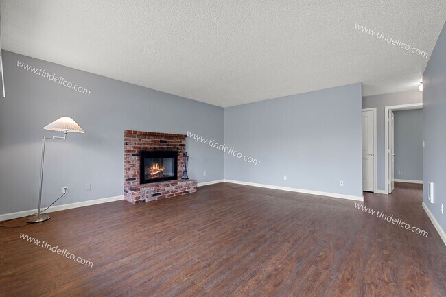 Foto del edificio - Cozy 2-Bedroom Duplex with Water/Sewer/Garbage & Lawncare  Included!
