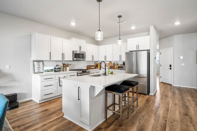 Building Photo - 20646 SE Gemstone Ave