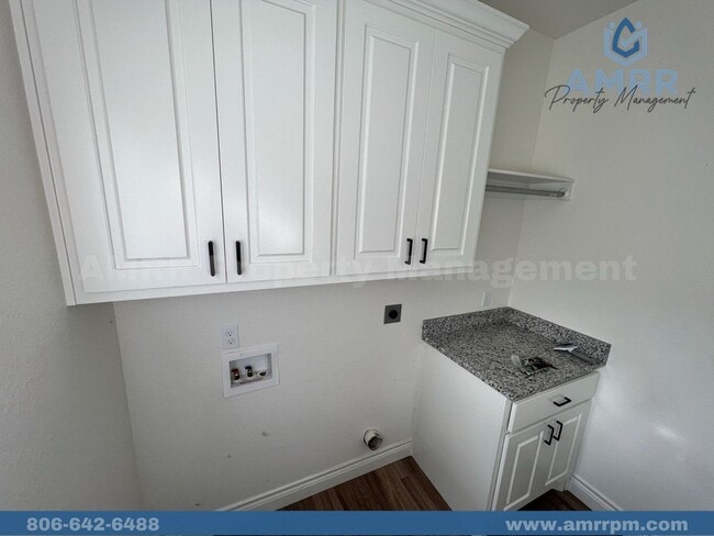 Building Photo - Easy Living with AMRR: Beautiful 4-Bedroom Home Near HEB