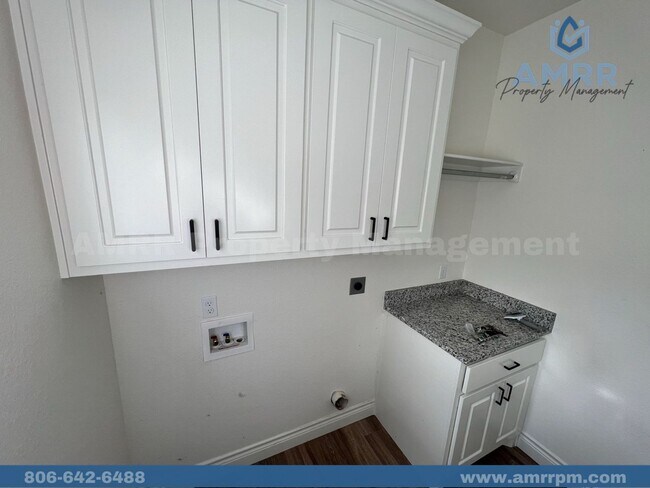 Foto del edificio - Easy Living with AMRR: Beautiful 4-Bedroom Home Near HEB