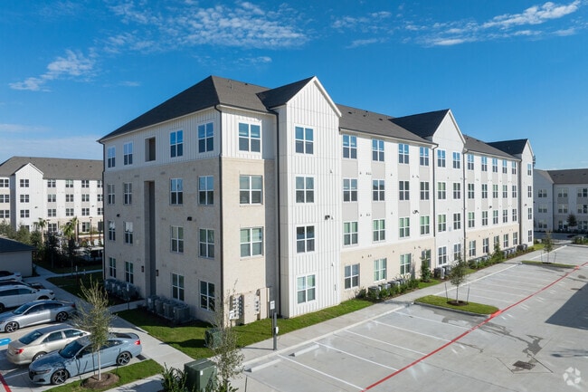 Exterior Photo - Hanover Lakemont