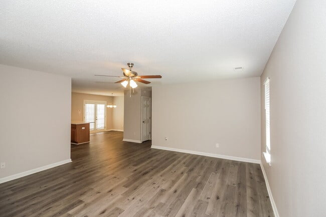 Building Photo - 9961 Fox Run Dr