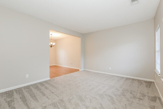 Building Photo - 1607 Thornwick Trace