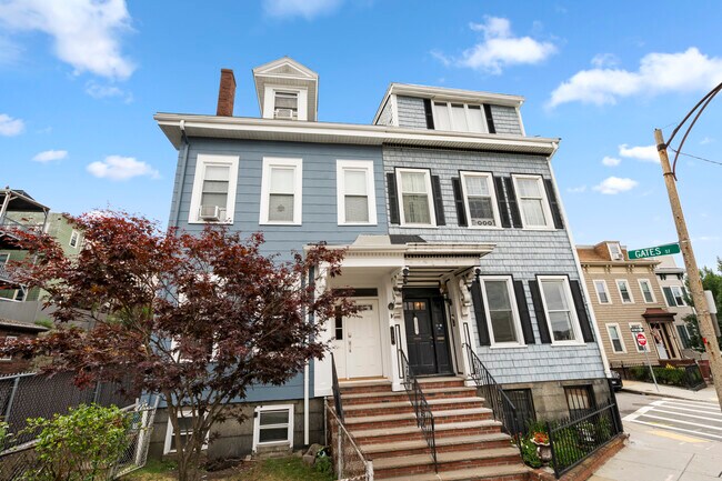 Building Photo - 154 Dorchester St