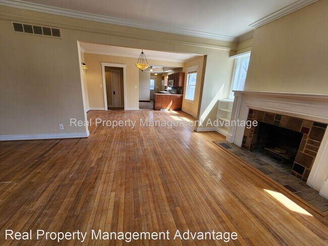 Building Photo - 4 br, 1.5 bath House - 3036 Royal Ave.