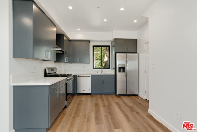Foto del edificio - 1339 N Kenmore Ave
