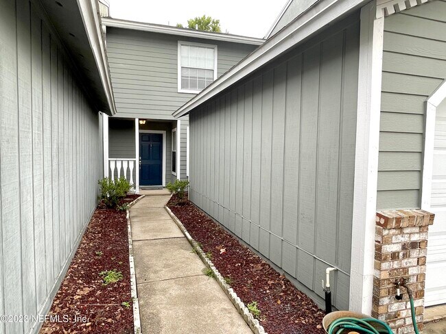 Foto del edificio - 12057 Cobblewood Ln N