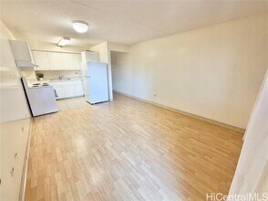 Building Photo - 1074 Lunalilo St