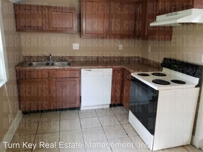 Building Photo - 3 br, 1 bath House - 1204 Pine Street,