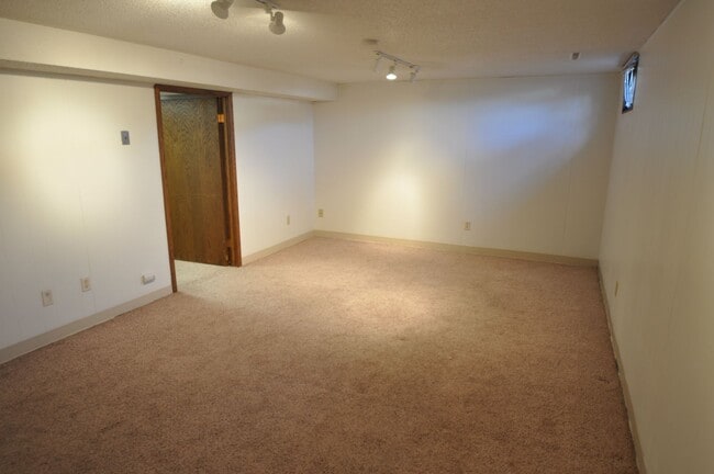 Building Photo - Moorhead Single Family Homes