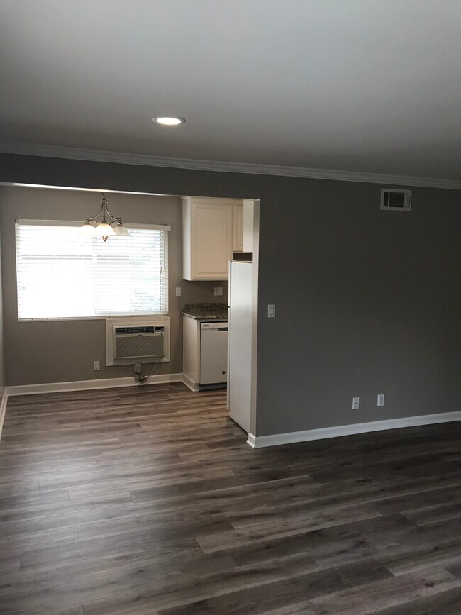 Building Photo - 146 Towne Ter