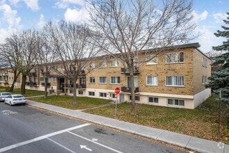 Building Photo - 1045 Boul Alexis-Nihon
