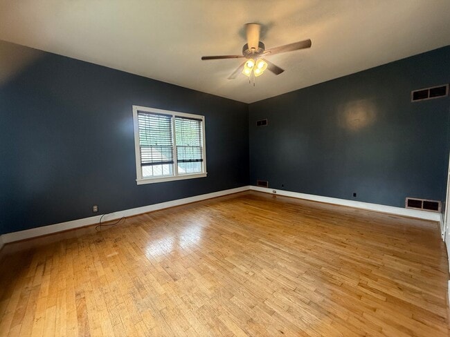 Building Photo - 3 Bedroom 1 Bathroom Home in Greeneville, TN