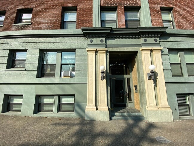 Photo - Cozy Carlton Court Studio with In-Unit Washer/Dryer, Walk-In Closet, Dishwasher! Apartment