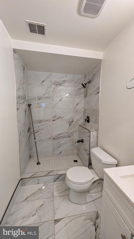 Foto del edificio - 6721 Sycamore Park Dr