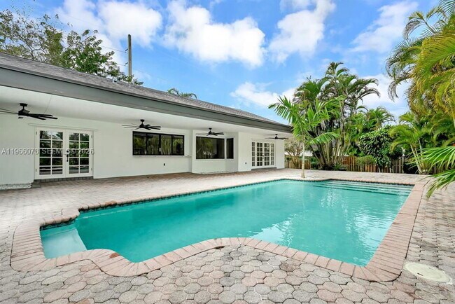 Building Photo - Southwest 178th Street, Palmetto Bay, FL 33157 - 4 BR 3 BA single-family home