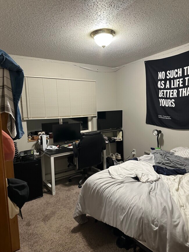 Foto del edificio - 2417 Vermilion Rd