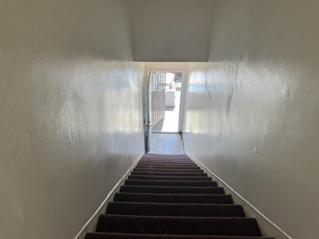 Foto del edificio - 3222 W Jefferson Blvd