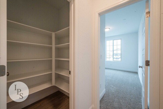 Foto del edificio - 2022 South/East Fresno Home, 4BR/2BA - Lots of Amenities!