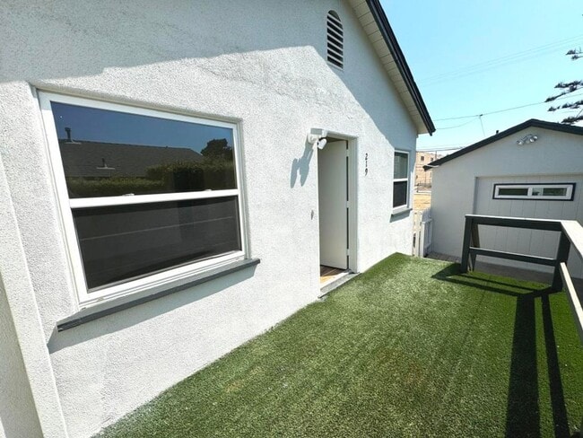 Foto del edificio - 215-219 Church Ave