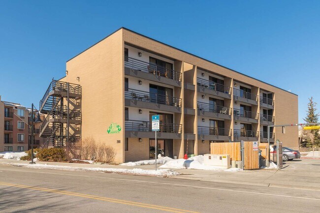 Building Photo - 2000 Prospector Ave