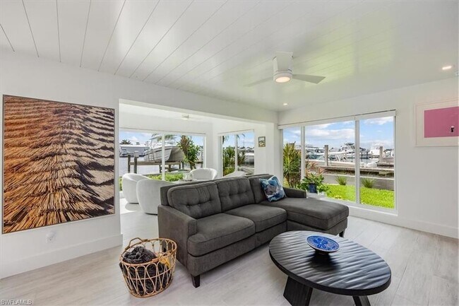 Building Photo - 1100 8th Ave S