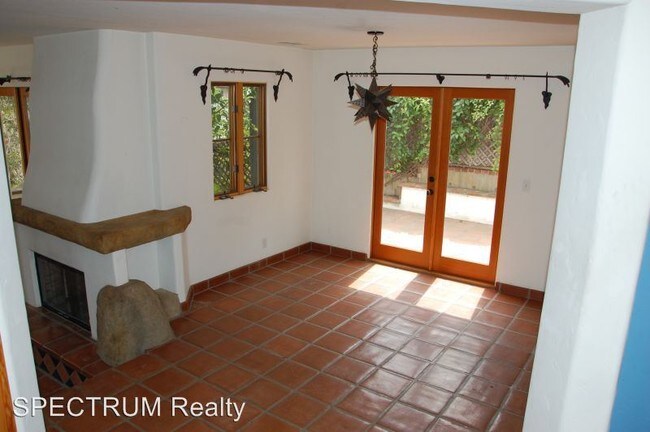 Building Photo - 2 br, 2.5 bath House - 1021 Laguna  #5