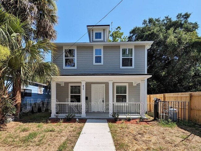 Photo - 835 Oakley St House