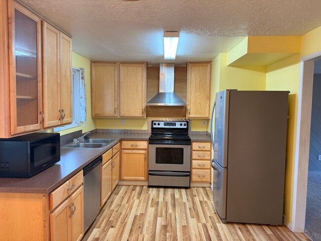 Photo - Super Cute Ranch Style 3 Bedroom 2 Bathroom Home!! Bright Kitchen! Fenced Backyard! Garage!