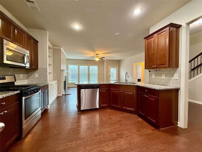 Foto del edificio - 5115 Breezewood Cir