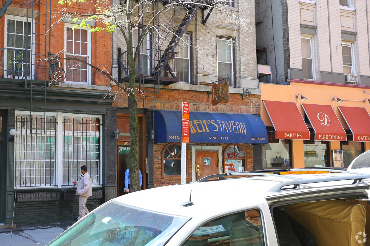 Foto del edificio - 302 E 92nd St