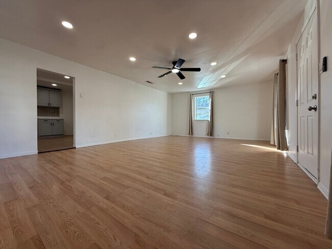 Foto del edificio - 6054 Colfax Ave