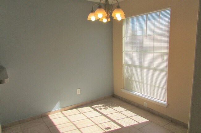 Building Photo - 1611 Chippawa Ln