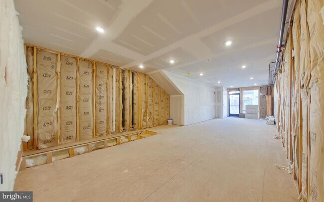 Building Photo - 2420 Ridge Ave