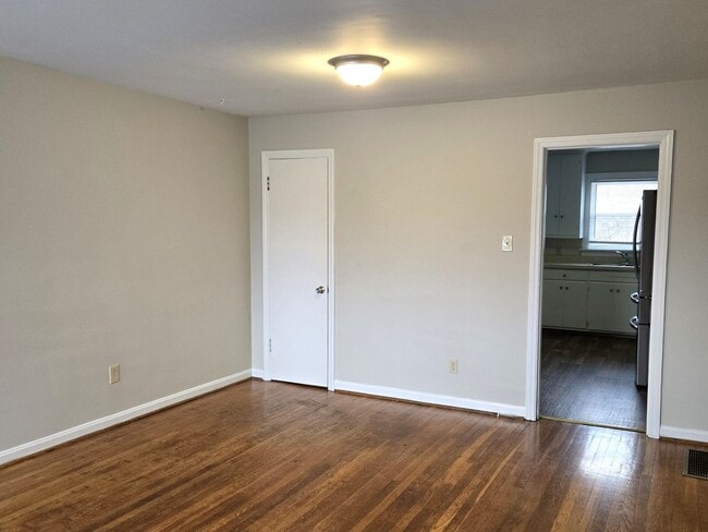 Building Photo - 401 Springhill Dr