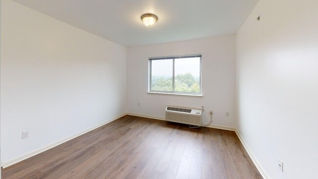 Interior Photo - Lilac Pointe