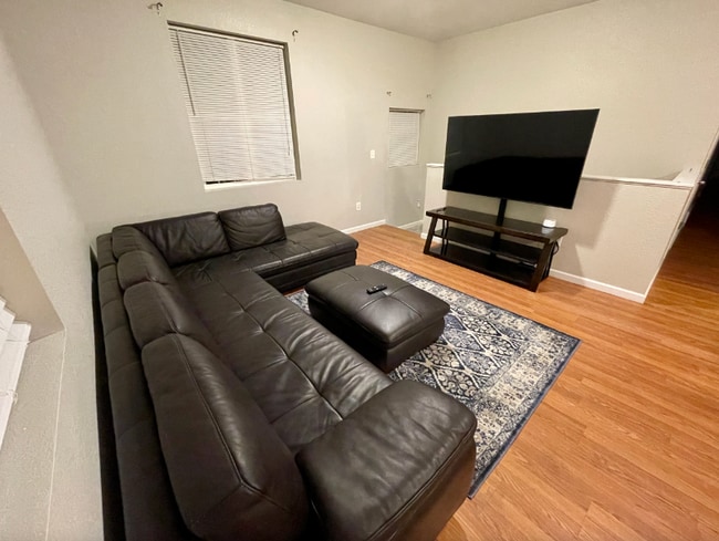 Photo - 930 S Tennyson St House