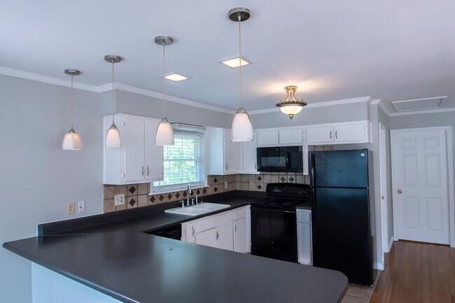 Building Photo - (Pictures Coming Soon) Hidden Gem 2 Bed, 1...