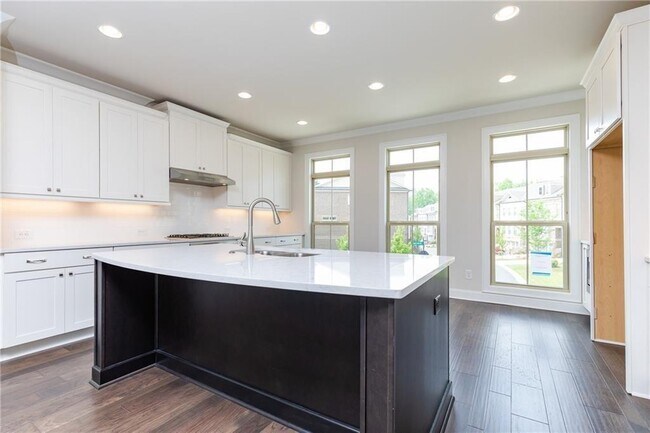 Foto del edificio - 7826 Laurel Crest Dr