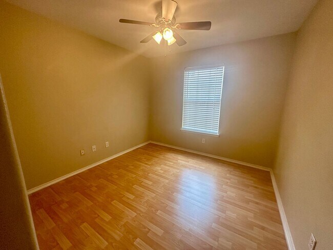 Building Photo - July Move-In Special- 3/2.5 in Gated Commu...