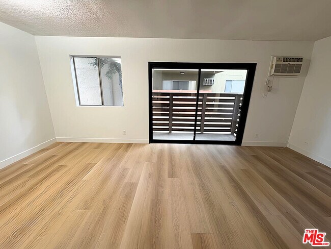 Foto del edificio - 5032 W Maplewood Ave