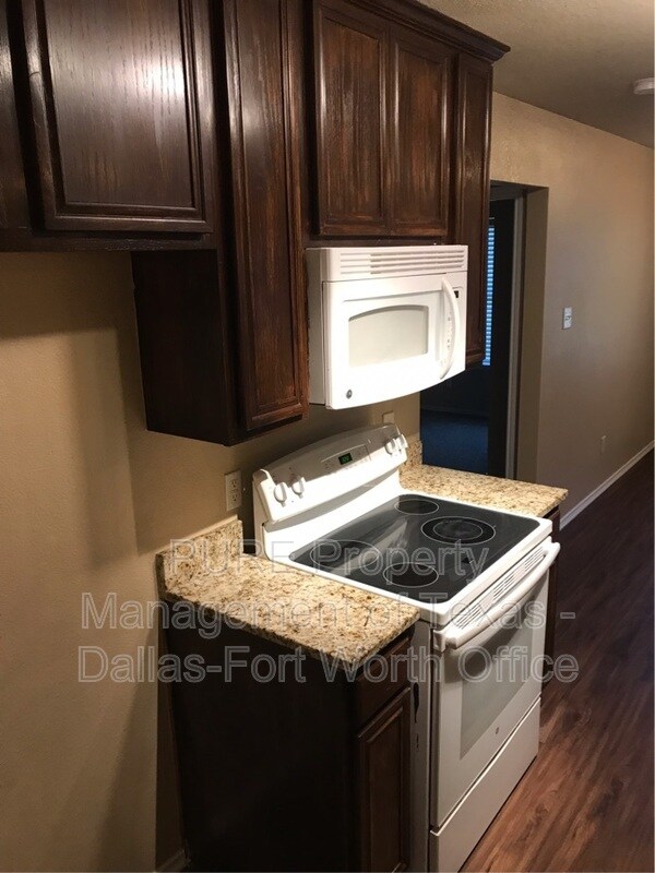 Foto del edificio - 1703 Country Crest Ln