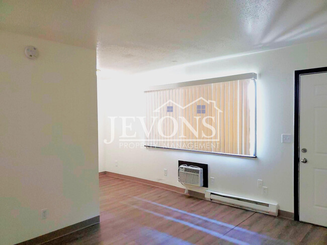 Building Photo - 315 S Naches Ave