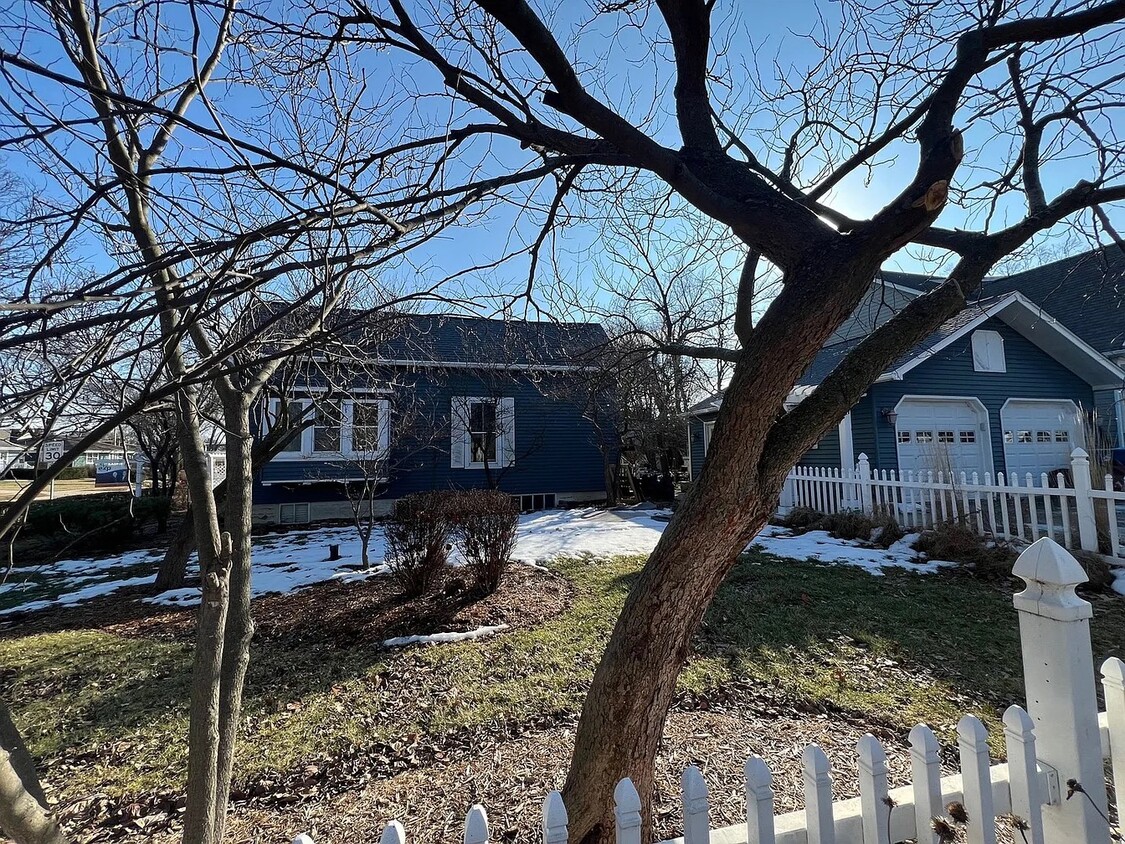 Photo - 800 E Belmont Ave (Bensenville, IL)