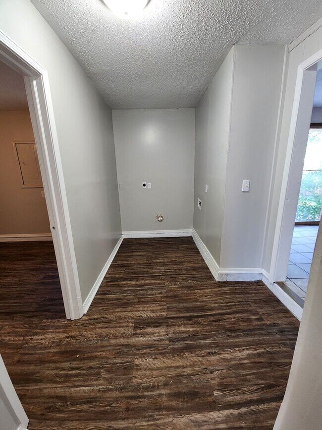 Foto del edificio - Rustic Charm 4 Bedroom Home in OKC!