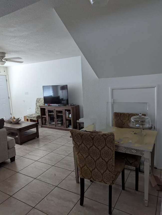 Foto del edificio - 306 E Ludlow Dr