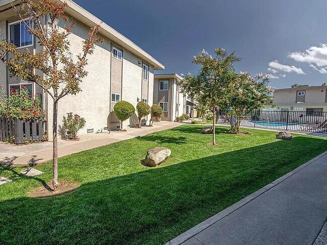 Foto del edificio - 5330 Monterey Rd